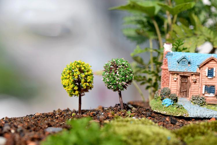 Wholesale- Mini Garden Decorations Resin Tree Fairy Garden Miniatures Trees Garden Decoration Terrarium Figurines Miniature Fairy Figurines