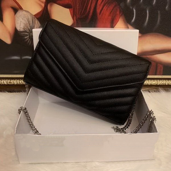 Hot Sell Women Shoulder Bags Designer Handbags Metal Silver Chain Crossbody Bag Handbag Flip Cover Diagonal Messenger Bag With Box, Red
Hot Sell Women Shoulder Bags Designer Handbags Metal Silver Chain Crossbody Bag Handbag Flip Cover Diagonal Messenger Bag With Box, Red