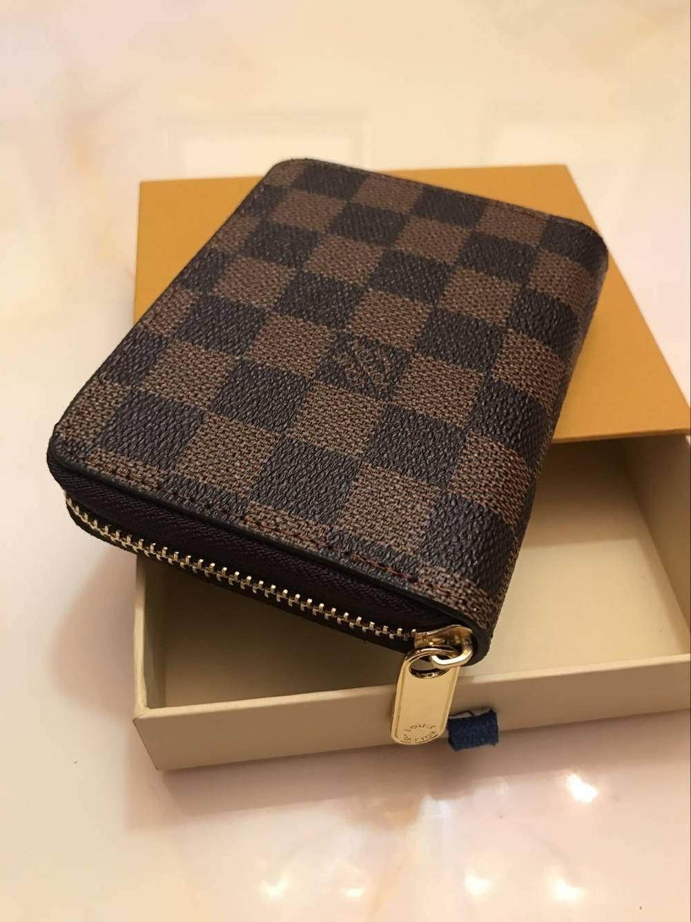 2019 MINI With box 2019 classic rhombic leather short lady purse, zero wallet, tassel zipper wallet
2019 MINI With box 2019 classic rhombic leather short lady purse, zero wallet, tassel zipper wallet