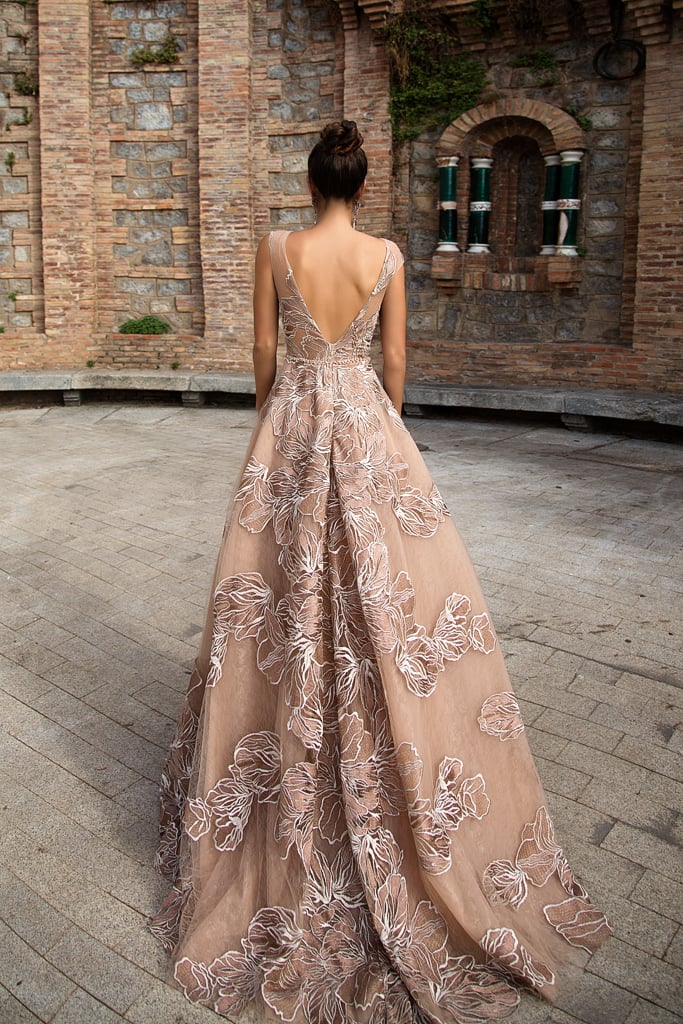 2020 Modest Beautiful Jewel Sleeveless Backless A Line Evening Dresses Lace Applique Pearls Formal Dresses Sweep Train Party Gown