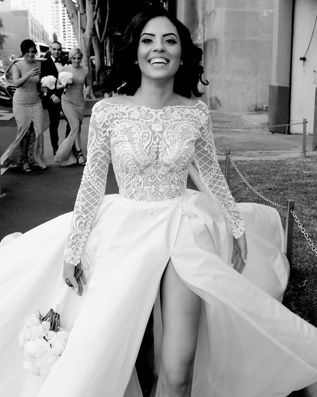 Beaded Stylish Lace Backless Wedding Dresses Bateau Neck A E Long Sleeves Side Split Bridal Gowns Sweep Train Taffeta Robe De Mari E