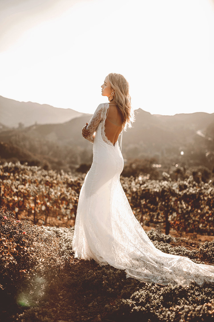 Vintage Country Wedding Dresses V Neck Lace Appliques Sweep Train Sexy Backless Mermaid Wedding Dress Custom Boho Long Sleeve Bridal Gowns