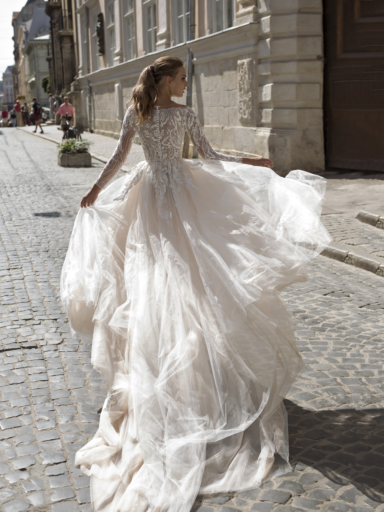 2019 Cheap Beach Wedding Dresses Riki Dalal Bateau Neck Bohemian Lace Tulle Applique Wedding Dress Long Sleeves Bridal Gowns Boho A Line