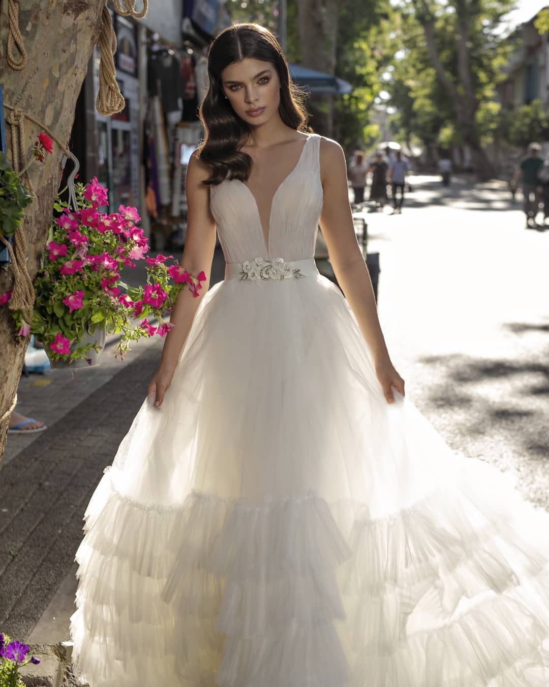 Sheer Ful Deep V Neck Wedding Dresses A E Ruffled Tiered Bridal Gowns Court Train Tulle Pleated Robe De Mari E