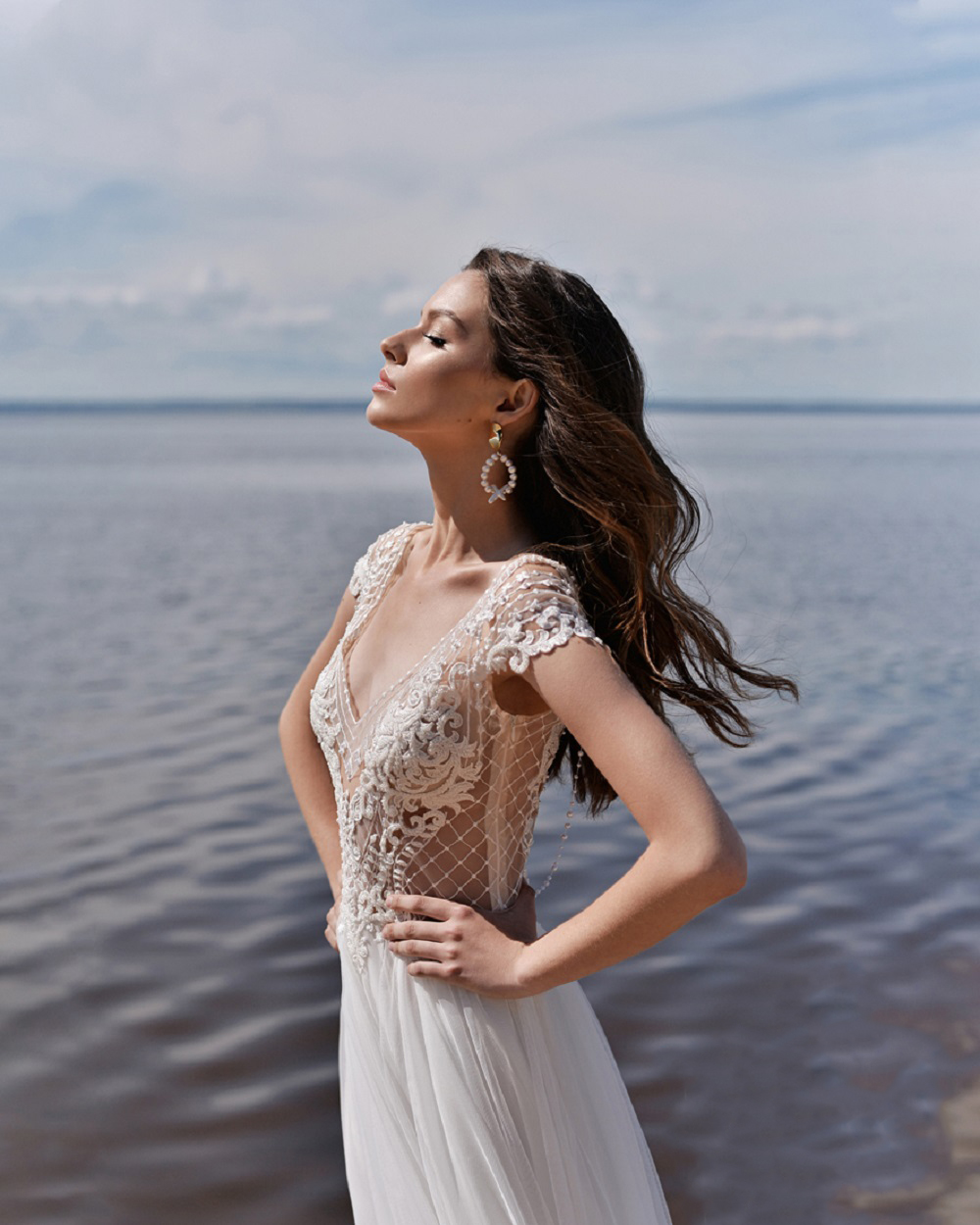 vneck wedding dress appliqued beading tulle sleeveless sweep train bridal dress illusion robes de marie