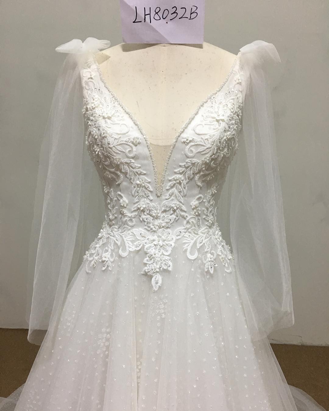 Bohemian A Line Luxury Wedding Dresses Tulle Lace Applique Pears Sequins Formal Dress V Neck Backless Sweep Train Bridal Gowns