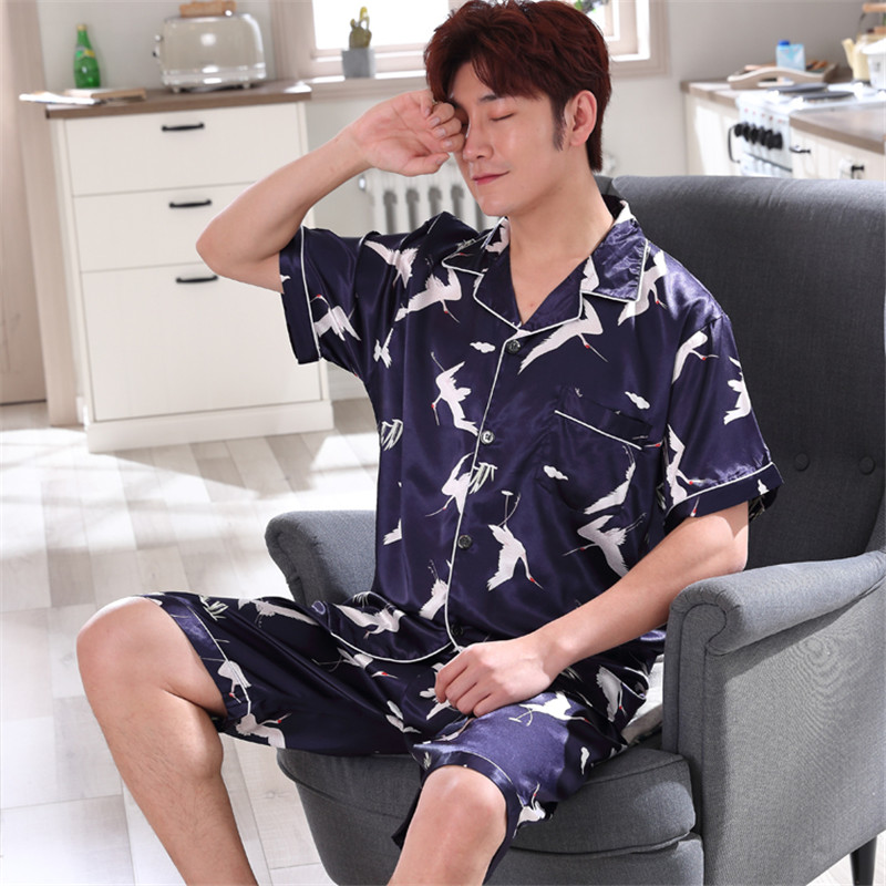 2020 summer comfortable pajamas men's short-sleeved thin men's summer ice silk large size casual silk casual home clothing
2020 summer comfortable pajamas men's short-sleeved thin men's summer ice silk large size casual silk casual home clothing
