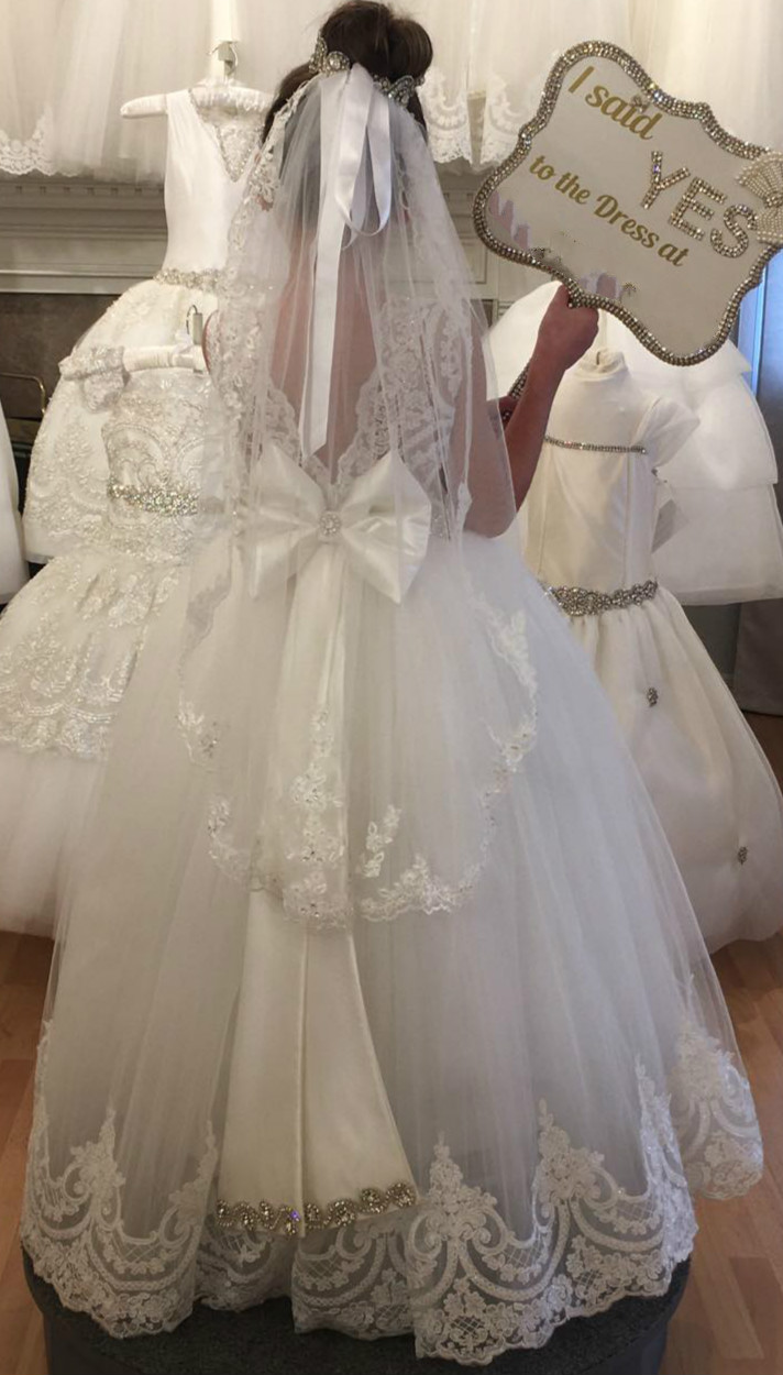 Simple Crystals Lace Flower Girl Dresses Backless Tulle Little Girl Wedding Dresses Vintage Communion Pageant Dresses Gowns F168