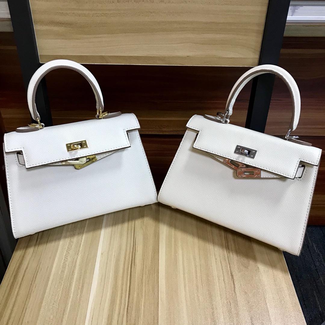 New Color White 22CM Mini Bag Women Totes Genuine leather bags Shoulder Bag With Lock Scarf Horse Fashion lady Handbag High Quality 00, Gold hardware
New Color White 22CM Mini Bag Women Totes Genuine leather bags Shoulder Bag With Lock Scarf Horse Fashion lady Handbag High Quality 00, Gold hardware