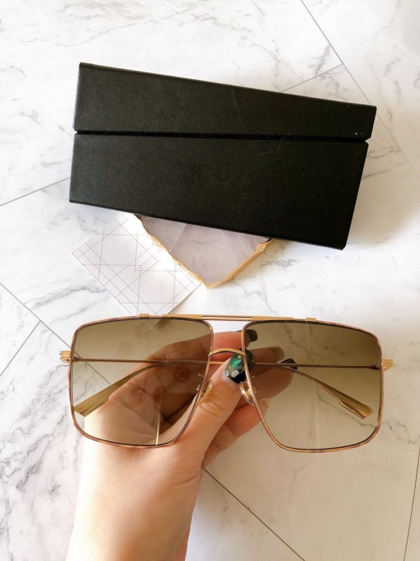 New top quality MONSIEUR2 mens sunglasses men sun glasses women sunglasses fashion style protects eyes Gafas de sol lunettes de soleil, White;black
New top quality MONSIEUR2 mens sunglasses men sun glasses women sunglasses fashion style protects eyes Gafas de sol lunettes de soleil, White;black