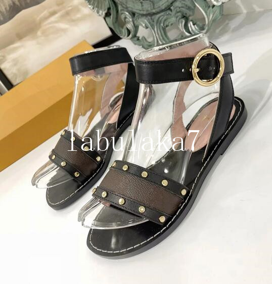 2020 with box Brand Print Leather Women Upscale Nomad Sandal Striking Gladiator Style Leather Outsole Perfect Flat Canvas Plain Sandal, Black
2020 with box Brand Print Leather Women Upscale Nomad Sandal Striking Gladiator Style Leather Outsole Perfect Flat Canvas Plain Sandal, Black