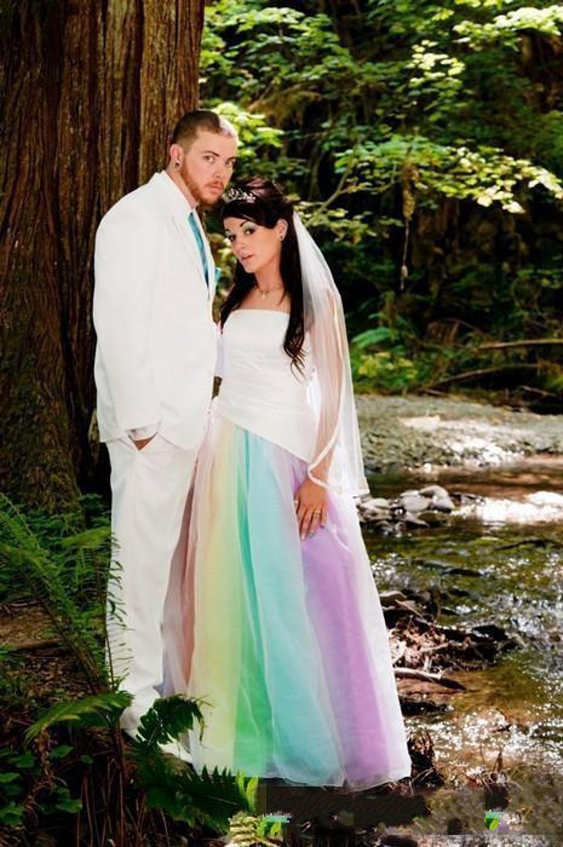 Romantic Outdoor Rainbow Wedding Dresses Strapless Satin Tulle Floor Length A Line Long Colorful Bridal Gowns Custom Made