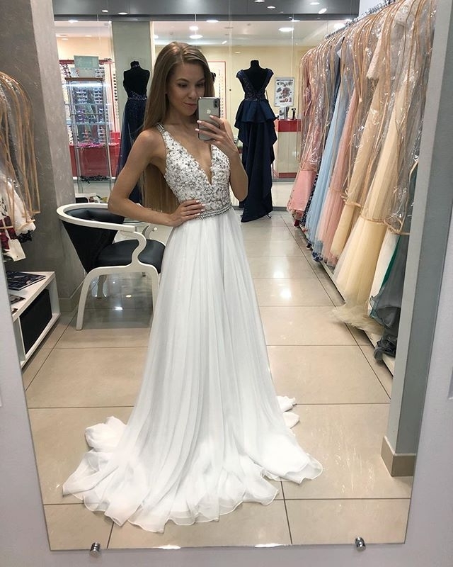 Bling Bling Beaded Appliques Prom Dresses Long Deep V Neck Chiffon Ivory Formal Dresses Backless Criss Cross Sexy Graduation Party Dresses, Dark red
Bling Bling Beaded Appliques Prom Dresses Long Deep V Neck Chiffon Ivory Formal Dresses Backless Criss Cross Sexy Graduation Party Dresses, Dark red