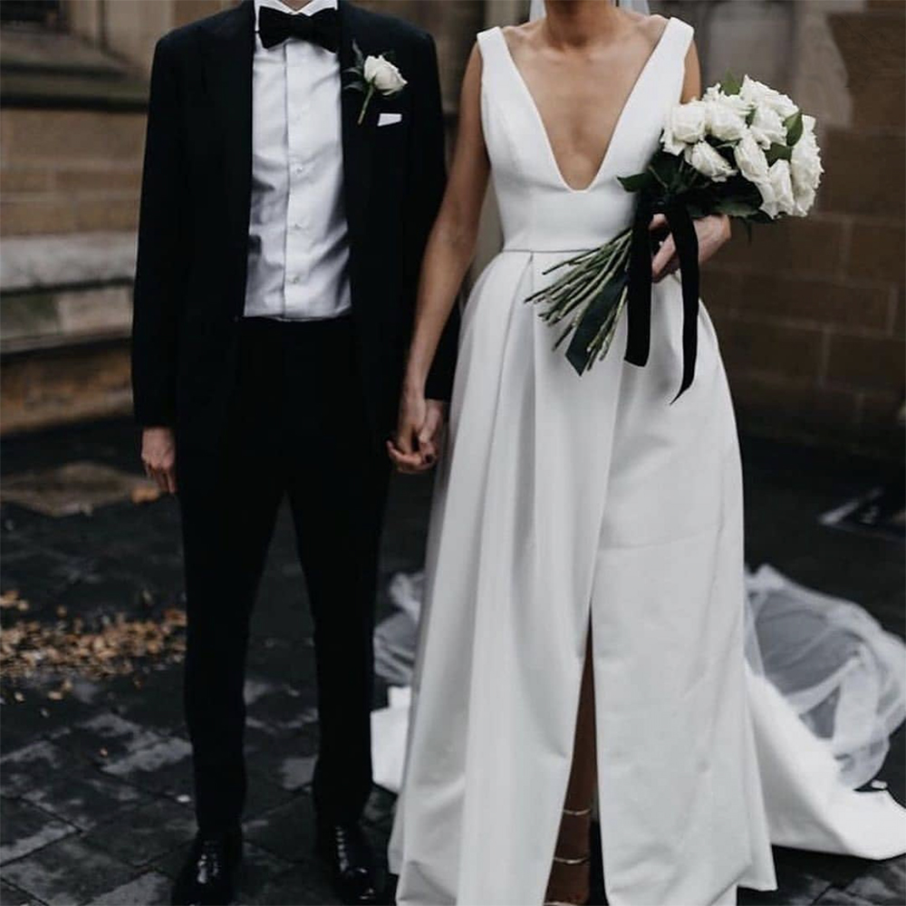 2020 New Vintage Wedding Dresses White A-Line Bridal Gowns Deep V-Neck High Split Satin Pockets Court Train Country vestidos Plus Size