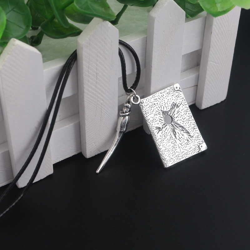 SC Movie Horcrux Pendant Keychain Basilisk Fang and Tom Riddle Diary Key Chain With Teeth Metal Pendant Accessories Gift