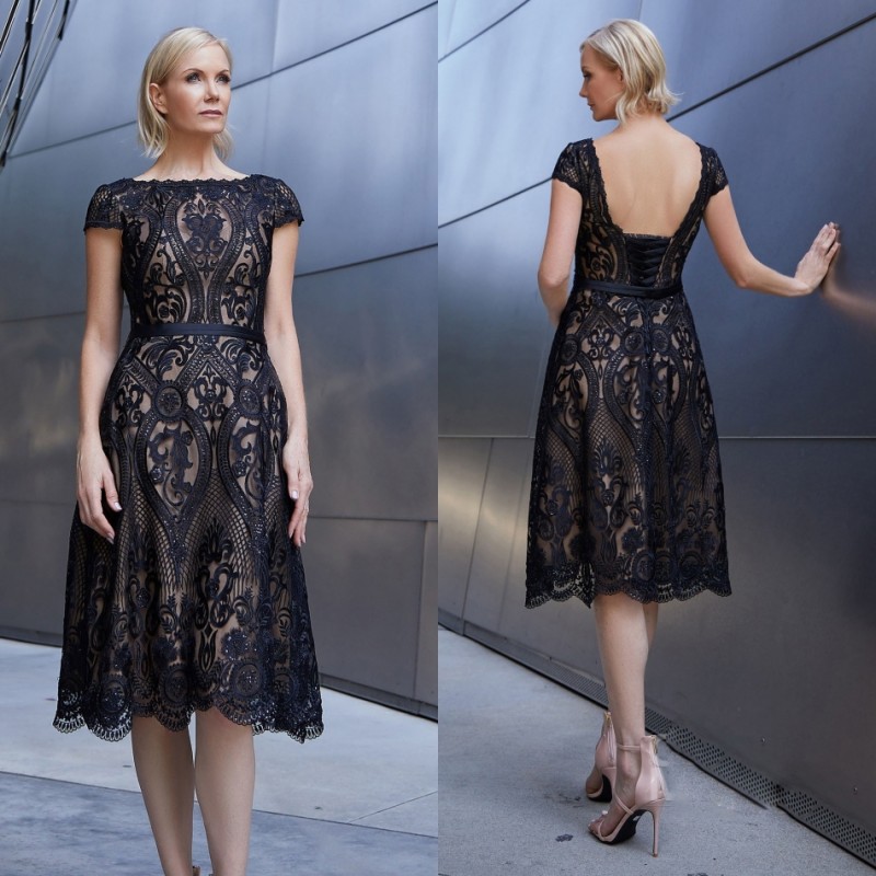Black Knee Length Mother of the Bride Dresses Cap Sleeve Lace Wedding Guest Dress Jewel Neck Cheap Evening Gowns