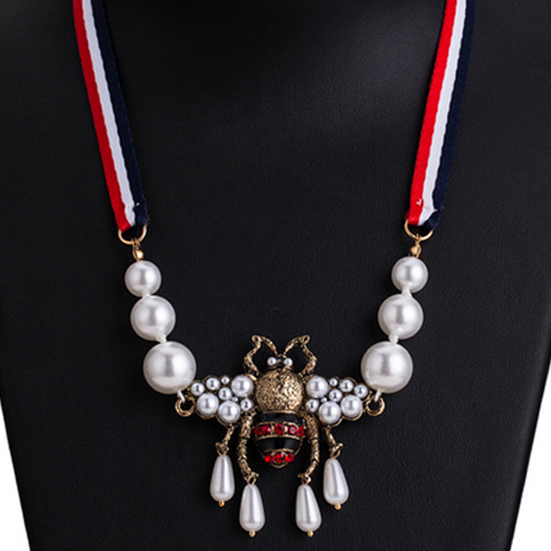 Luxury Designer Pendant Necklace Women Girls Rhinestone Pearl Bee Necklace Famous Brand Jewelry Gift for Love