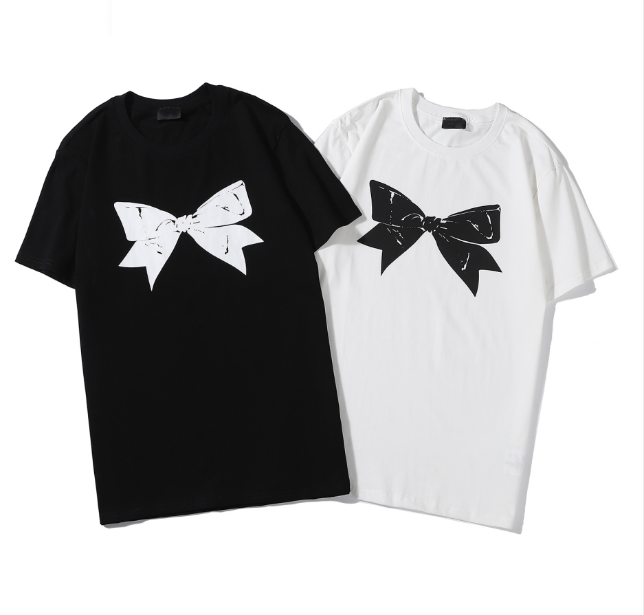 2020 TOP Women Designer T Shirt Summer Casual LadyLoose Tees Letters Print Round Neck Short Sleeves High Quality Cotton Blend Luxury S-2XL, White 
2020 TOP Women Designer T Shirt Summer Casual LadyLoose Tees Letters Print Round Neck Short Sleeves High Quality Cotton Blend Luxury S-2XL, White