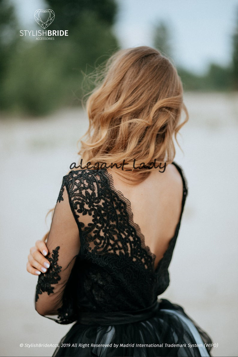 Vintage Black Bohemian Wedding Dresses with Long Sleeve 2023 Gothic Lace Backless V-neck Beach Garden Bridal Informal Temple Gown