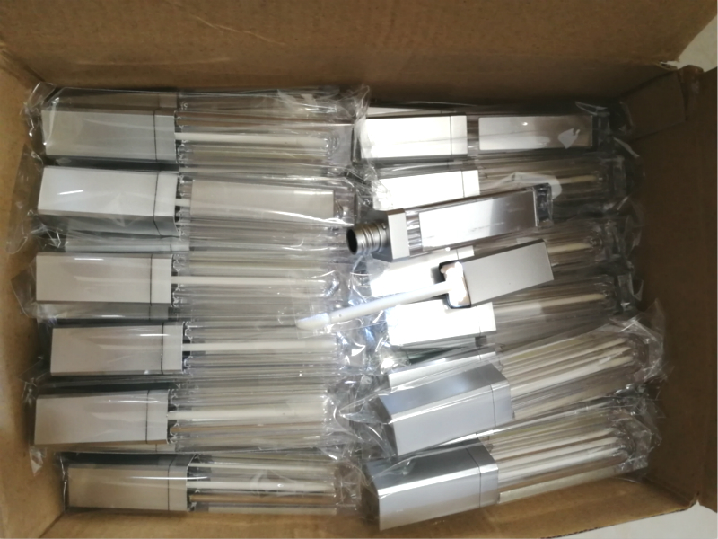 New 7ML LED Empty Lip Gloss Tubes with Mirror Square Clear Lip Gloss Bottle Lipgloss Refillable Bottles Container Plastic Makeup Packaging
New 7ML LED Empty Lip Gloss Tubes with Mirror Square Clear Lip Gloss Bottle Lipgloss Refillable Bottles Container Plastic Makeup Packaging