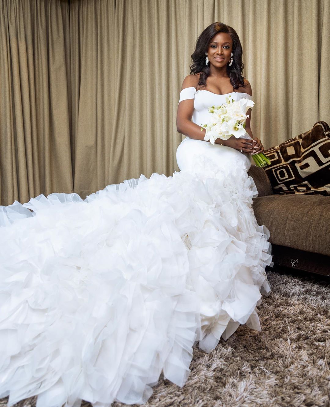 Mermaid Wedding Fabulous Dresses Off The Shoulder Satin Bridal Gowns Sweep Train Cascading Ruffles Trumpet Robe De Marie