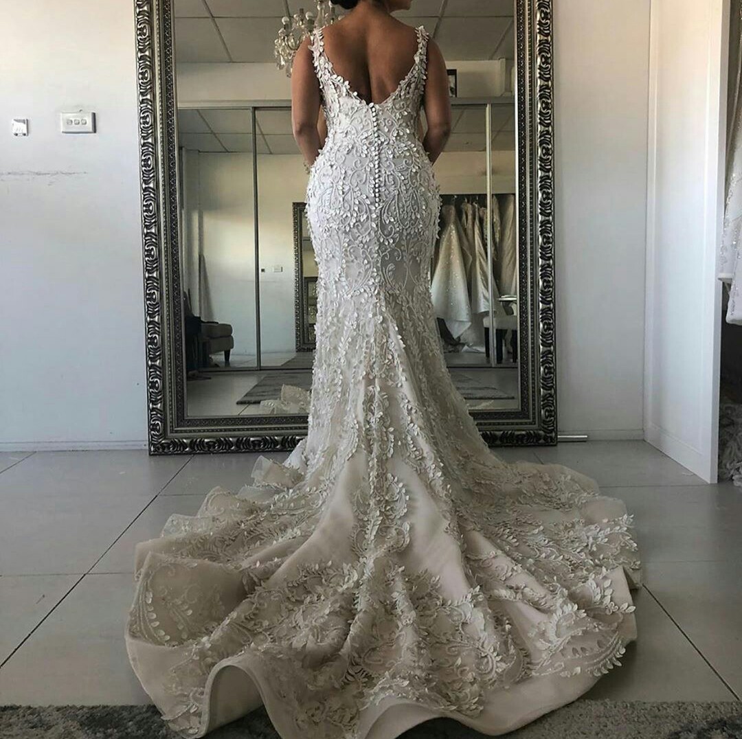 Plus Size Mermaid Wedding Dresses With Detachable Train V Neck 3D Floral Lace Appliques Bridal Gowns Sweep Train Zpper Back Wedding Dress