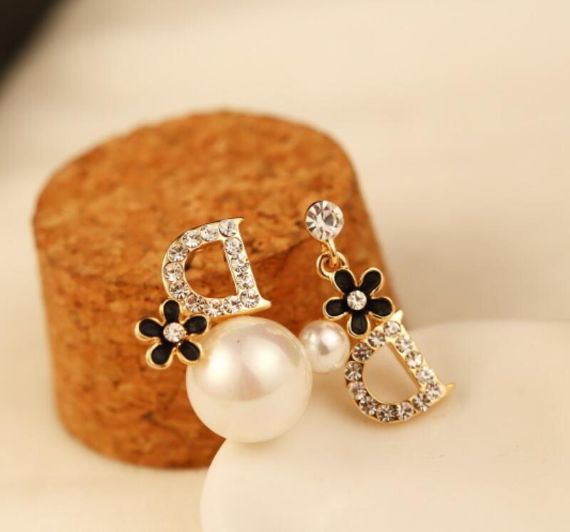 Fashion Korean version exquisite pearl alphabet earrings jewelry set with zircon luxury asymmetric earrings temperament sexy ladies earrings, Silver
Fashion Korean version exquisite pearl alphabet earrings jewelry set with zircon luxury asymmetric earrings temperament sexy ladies earrings, Silver