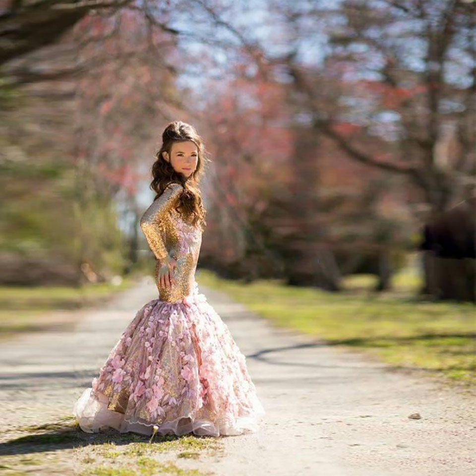 Gold Sequined Mermaid Girls Pageant Dresses Jewel Neck Long Sleeves Pink 3D Flowers Sweep Train Kids Flower Girls Dress Birthday Gowns