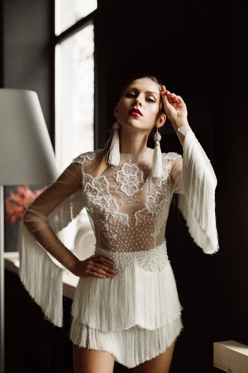 2019 Ivory Short Prom Dresses Long Sleeve Lace Tassel Pearls Illusion Bodice Evening Gowns Plus Size Formal Party Gowns Cooktail Dress