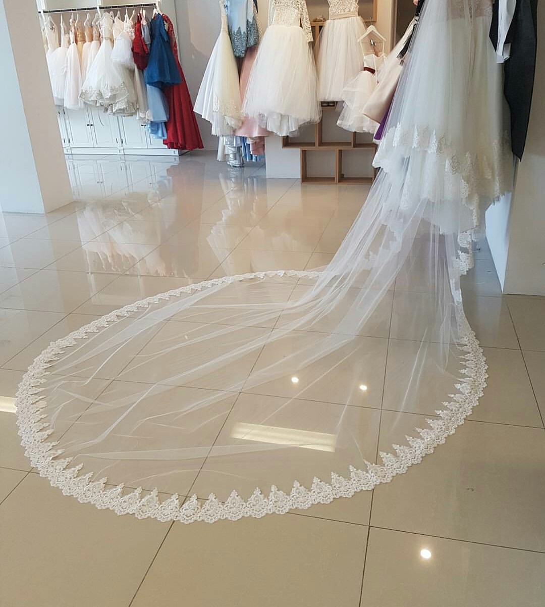 2019 Romantic Cheap Wedding Veils Two Layer Lace Cathedral Length Custom Luxury Bridal Veil With Comb Hot Selling