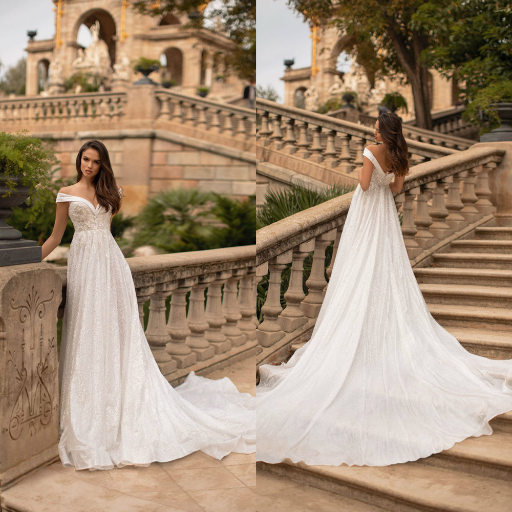 2020 A-Line Wedding Dresses Off Shoulder Lace Appliques Beach Bridal Gowns Custom Made Button Back Sweep Train Plus Size Wedding Dress, Red
2020 A-Line Wedding Dresses Off Shoulder Lace Appliques Beach Bridal Gowns Custom Made Button Back Sweep Train Plus Size Wedding Dress, Red