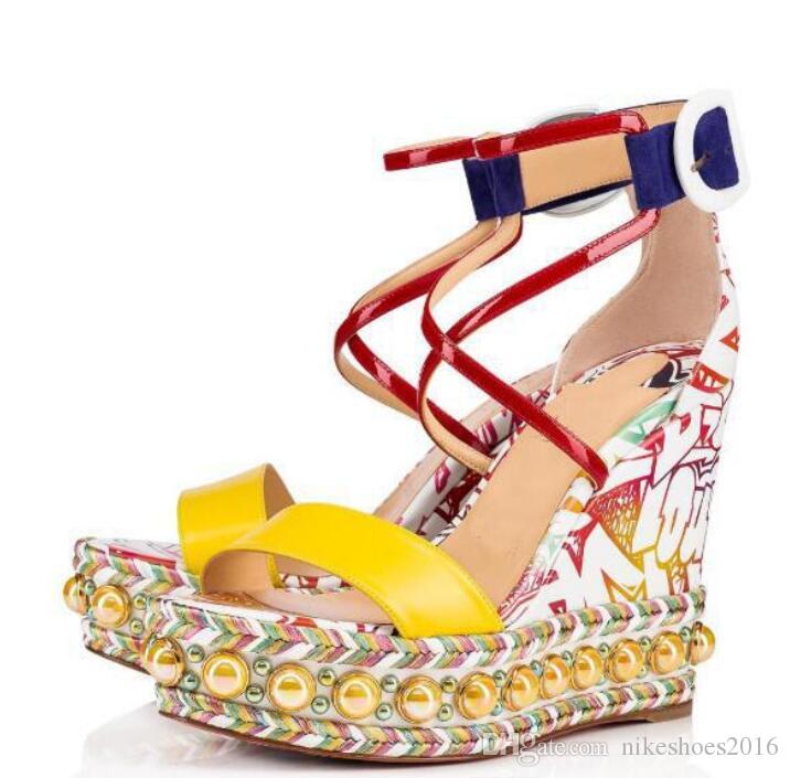 2020 Luxury Lady Red Bottom Shoes For Women's Chocazeppa Sandal Wedge Pearls Studs Women Ankle Strap Gladiator Sandals Party Wedding Dress
2020 Luxury Lady Red Bottom Shoes For Women's Chocazeppa Sandal Wedge Pearls Studs Women Ankle Strap Gladiator Sandals Party Wedding Dress