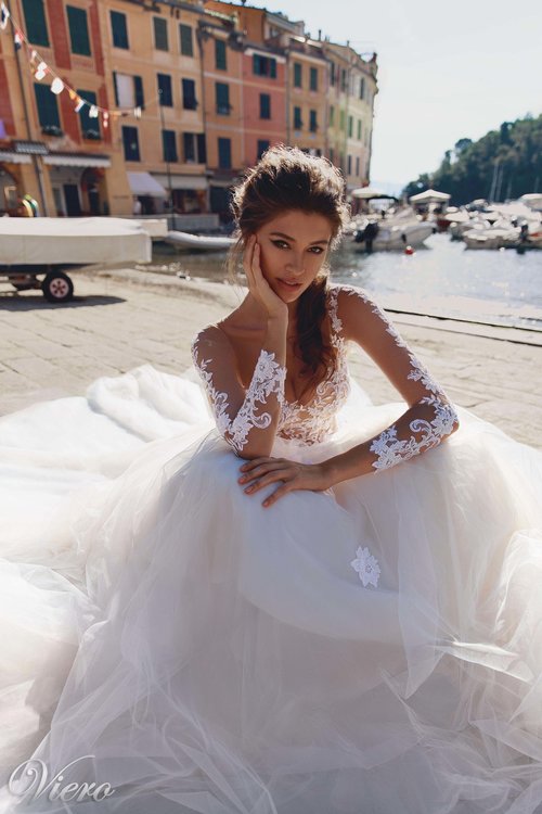 2019 Naviblue Long Sleeve Wedding Dresses Sheer Jewel Neck Lace Appliqued A Line Beach Wedding Dress Sweep Train Custom Country Bridal Gowns