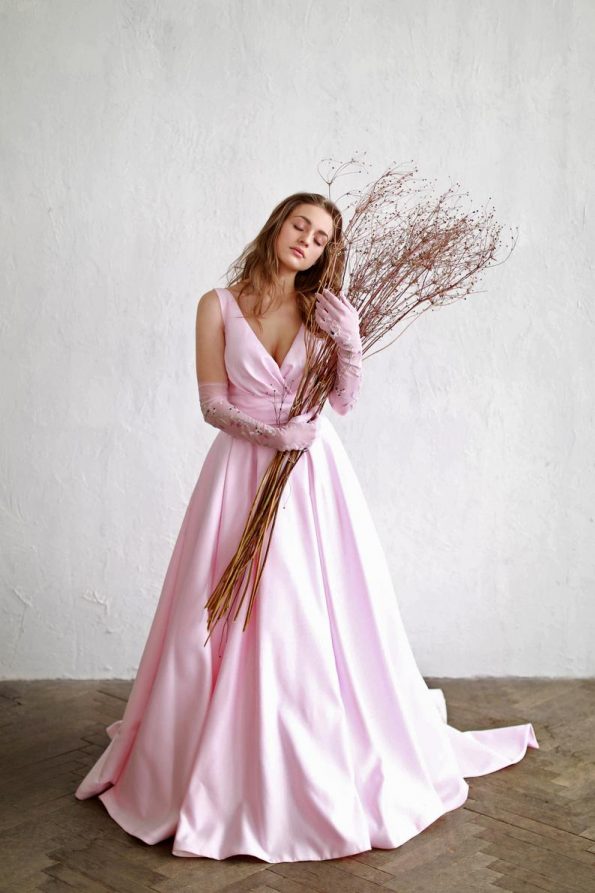 2020 Elegant Pink Prom Dresses Deep V Neck A Line Satin Evening Dresses Bow Sweep Train Formal Party Wear Custom Robes De Soirée