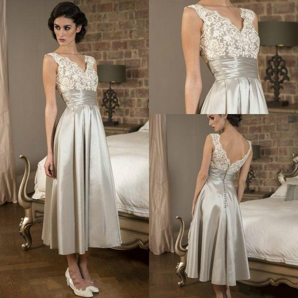 Vintage Tea Length Mother Of Bride Dresses Silver Plus Size Lace V Neck Backless Ruffles Applique Party Dress For Special Occasion 2020
Vintage Tea Length Mother Of Bride Dresses Silver Plus Size Lace V Neck Backless Ruffles Applique Party Dress For Special Occasion 2020