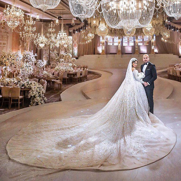 2020 Beaded Sequins Wedding Dresses Ball Gowns Long Sleeves Sexy Bridal Dresses Charming Wedding Gowns Custom Made