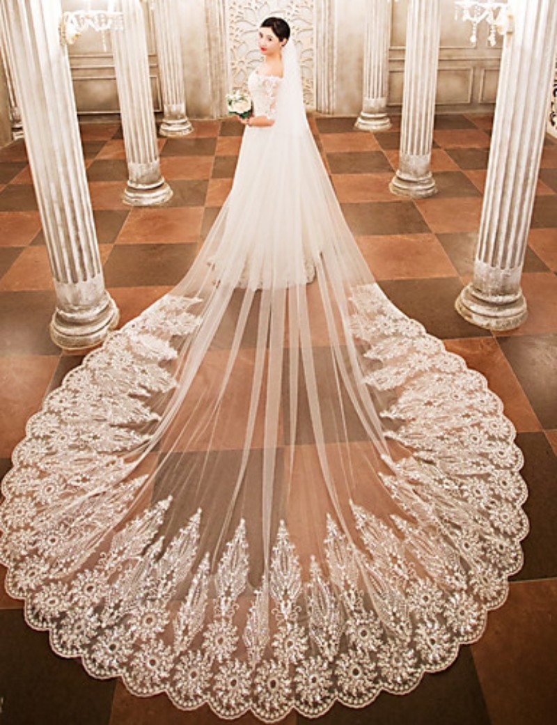 2019 Designed Wedding Veils Cathedral Length Bridal Veils Lace Cut Edge Appliqued One Layers Customized Length Bridal Veil