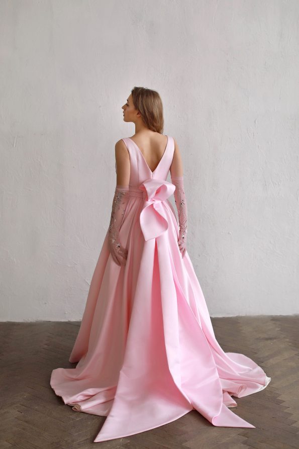 2020 Elegant Pink Prom Dresses Deep V Neck A Line Satin Evening Dresses Bow Sweep Train Formal Party Wear Custom Robes De Soirée