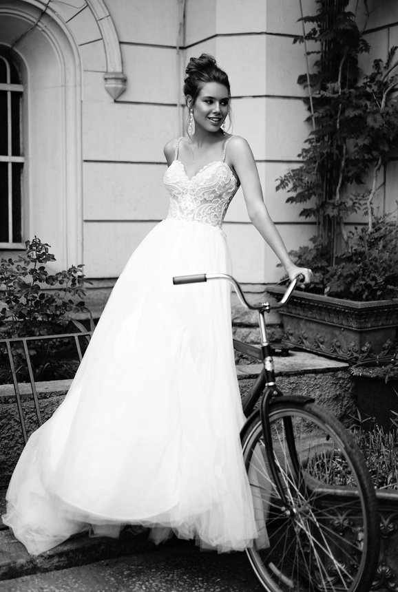 beach wedding dresses beads spaghetti lace appliques bridal gowns criss cross backless wedding dress robes de marie