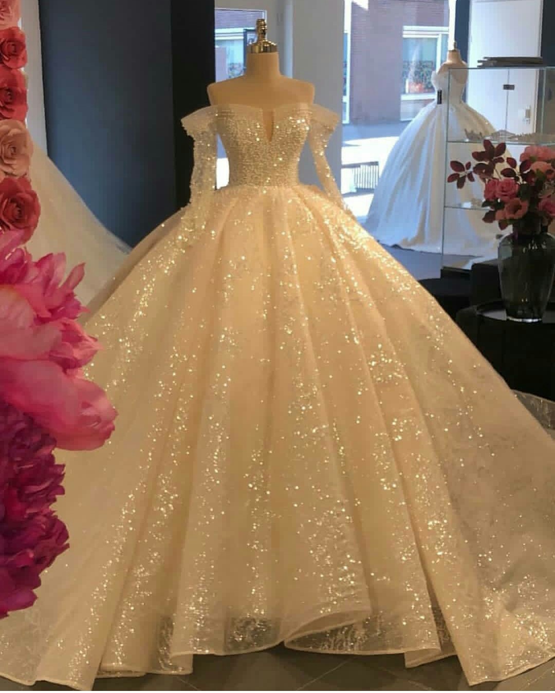 luxury sparkly wedding dresses off shoulder long sleeve princess ball gown bridal gowns bling bling puffy robes de marie