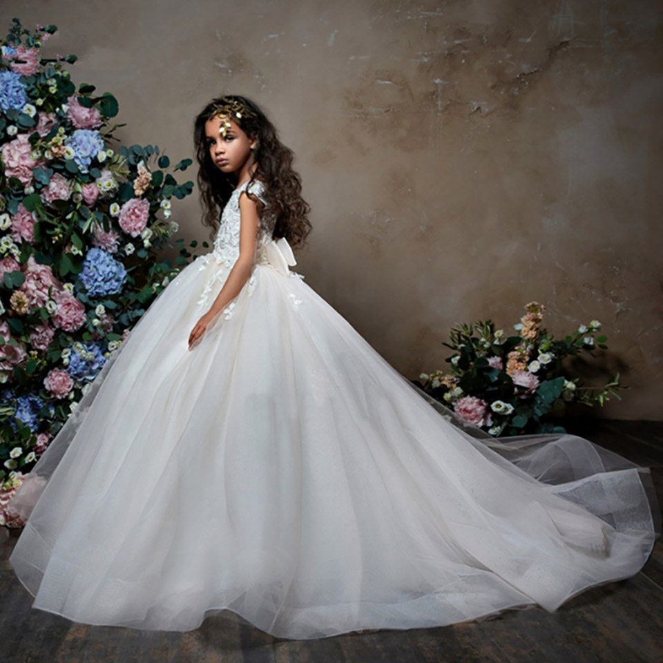 Elegant Flower Girl Dresses Lace Applique Sleeveless Fluffy Princess Gown First Communion Pageant Kids Evening Dresses