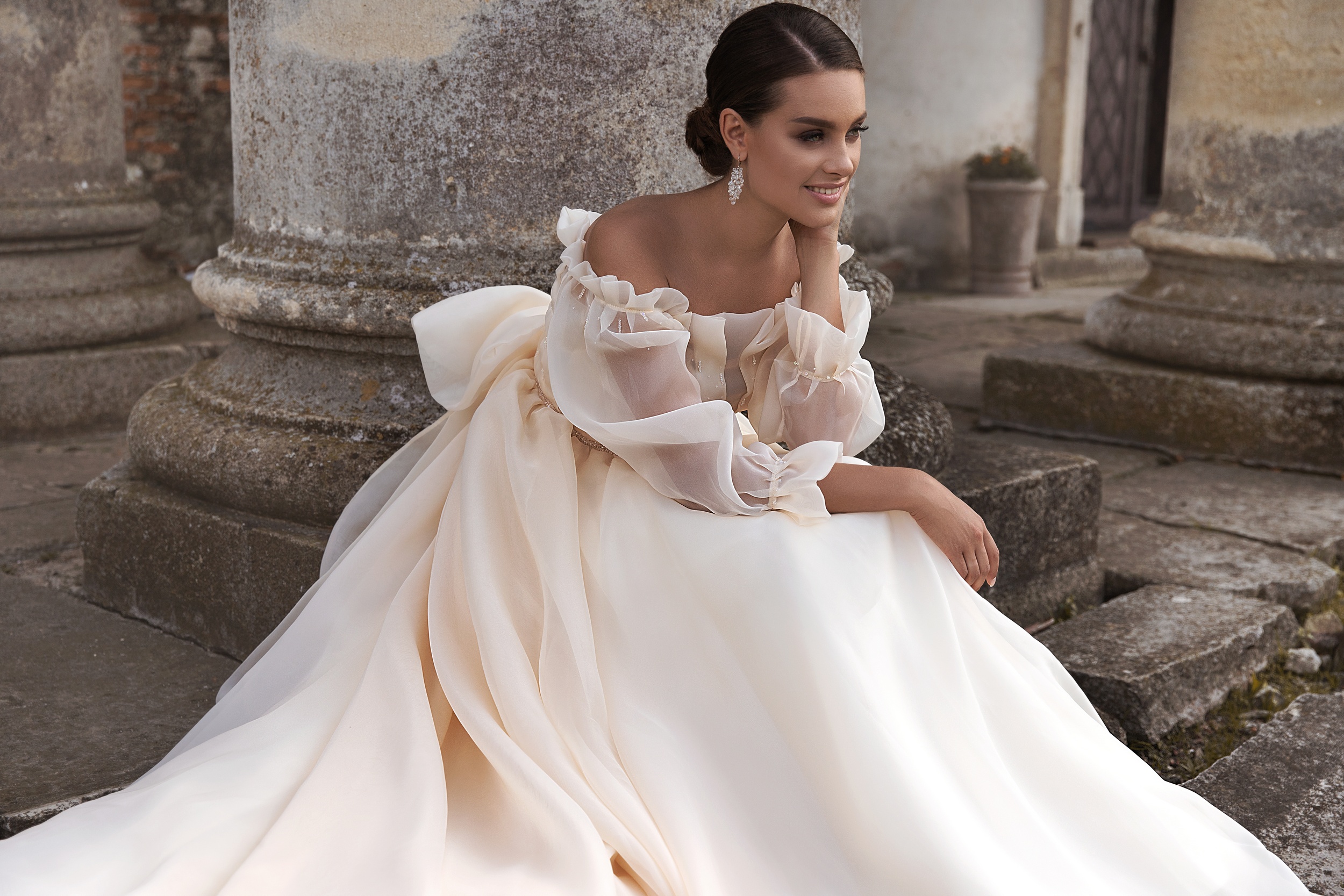 Modest Satin 2020 Wedding Dresses Off The Shoulder Long Sleeve Bridal Gowns Sweep Train Wedding Dress robe de mariée