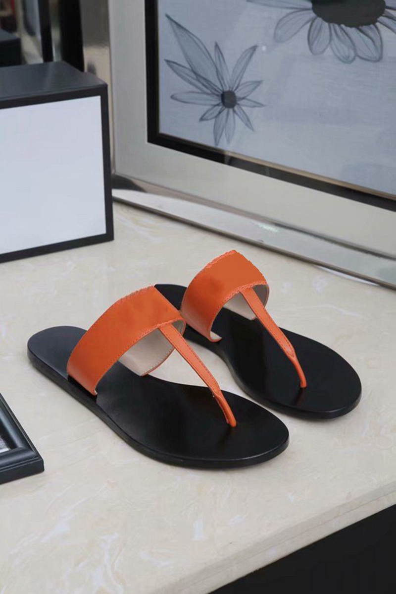 Hot Sale-The New Fashion Household Designer Men And Women Shoes Hot Sale Multi-code Beach Designer Flip Flops Slipper Six Colors Size 35-45
Hot Sale-The New Fashion Household Designer Men And Women Shoes Hot Sale Multi-code Beach Designer Flip Flops Slipper Six Colors Size 35-45