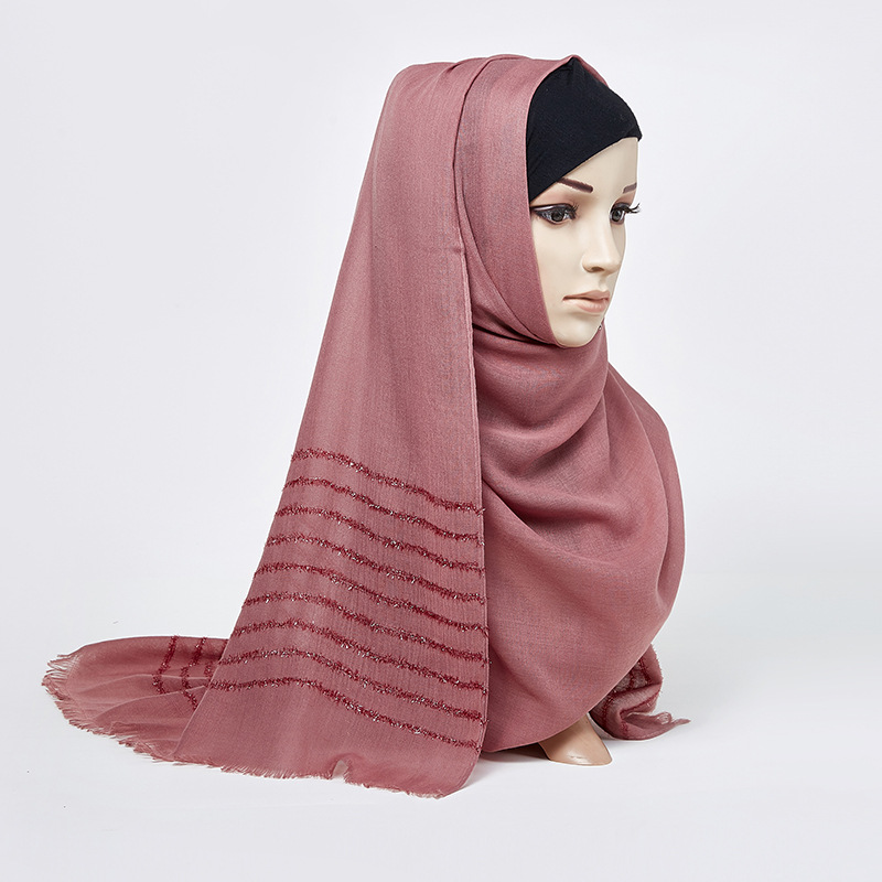 New Malaysian Towel Fashion Gold Cotton Scarf Wholesale Large Size Women's Shawl Plain Color For Women Muslim Headscarf 70*180CM
New Malaysian Towel Fashion Gold Cotton Scarf Wholesale Large Size Women's Shawl Plain Color For Women Muslim Headscarf 70*180CM