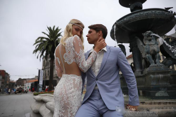 Sexy Illusion Beach Mermaid Dresses Jewel Neck Long Sleeve See Through Back Lace Appliques Gown Fishtail Wedding Dress 0516