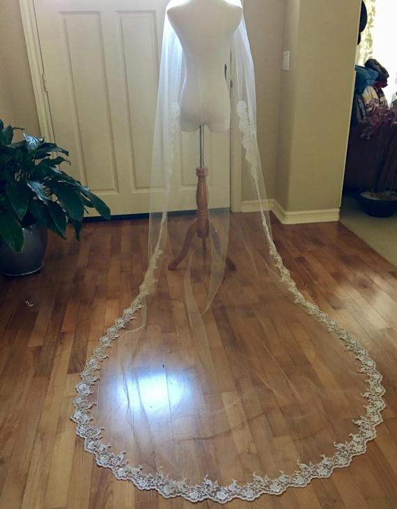 2019 Romantic Wedding Veils One Layer Lace Appliqued Cathedral Length Custom Luxury Bridal Veil With Comb Hot Selling