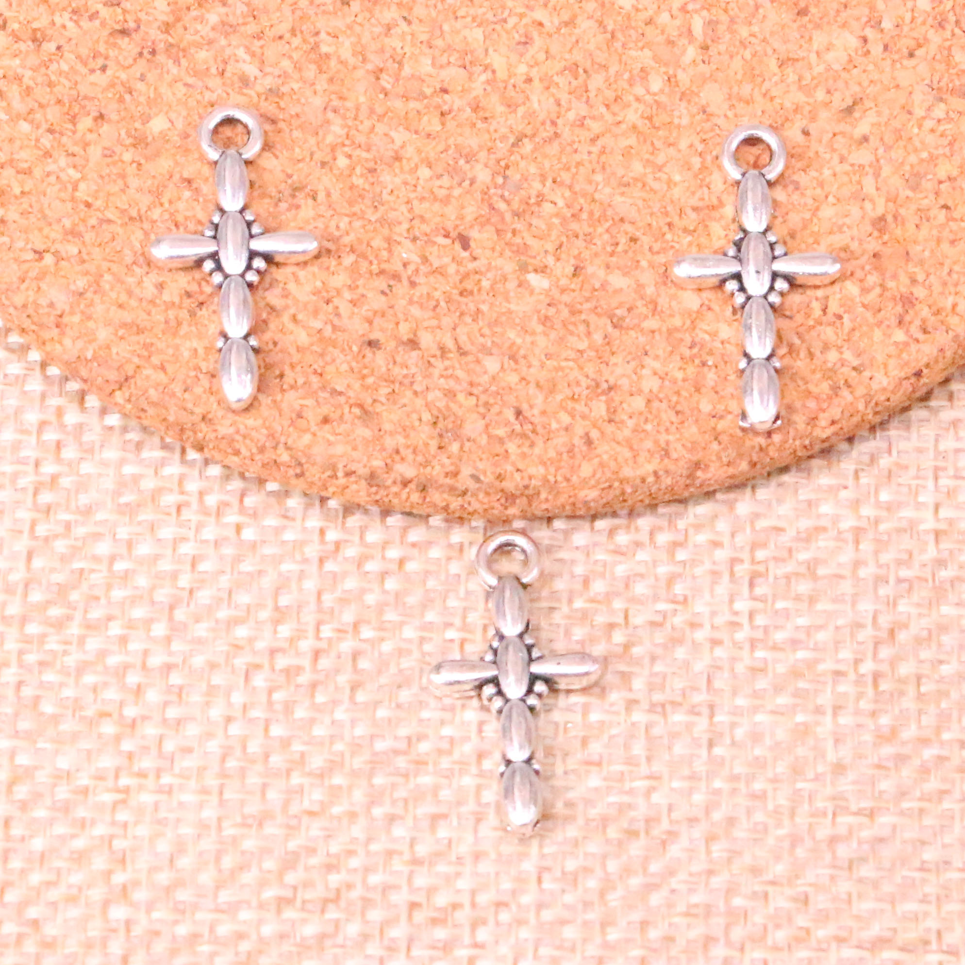 120pcs Charms cross 13*19mm Antique Making pendant fit,Vintage Tibetan Silver,DIY Handmade Jewelry, Bronze;silver
120pcs Charms cross 13*19mm Antique Making pendant fit,Vintage Tibetan Silver,DIY Handmade Jewelry, Bronze;silver