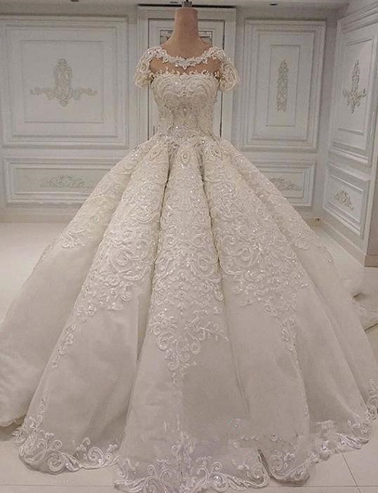 New Arrival Ball Gown Wedding Dresses Short Sleeve Beaded 3d Lace Bridal Gowns Scoop Neck Plus Size Dubai Arab Formal Wedding Dress