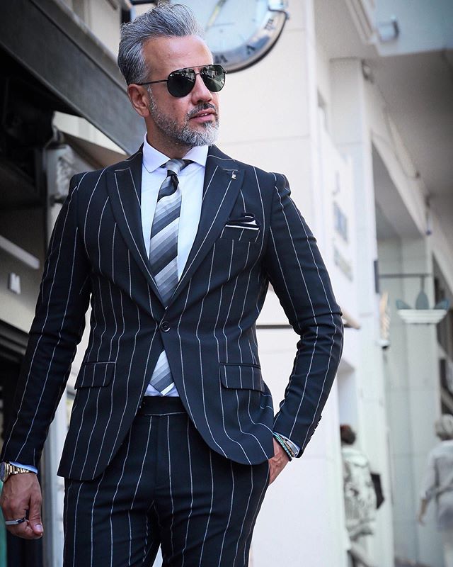 Classic Navy Stripe Men Tuxedos Groom Wedding Suits Slim Fit One Button Peaked Lapel Mens Suit 2 Pieces Coat Pants (jacket+Pants)