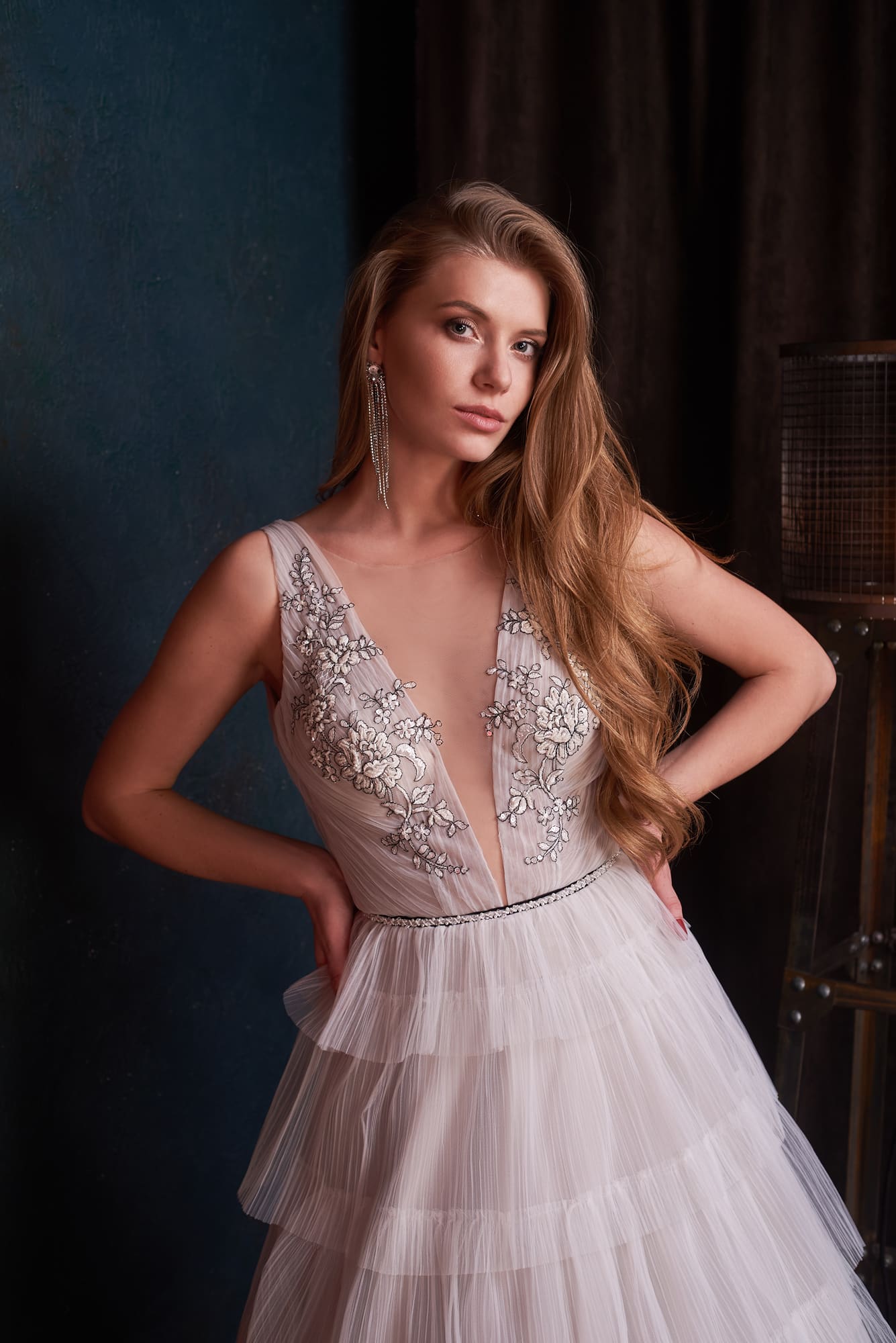 2020 Modest Beautiful A Line Evening Jewel Sleeveless Formal Dresses Lace Applique Floor Length Party Gown 0508